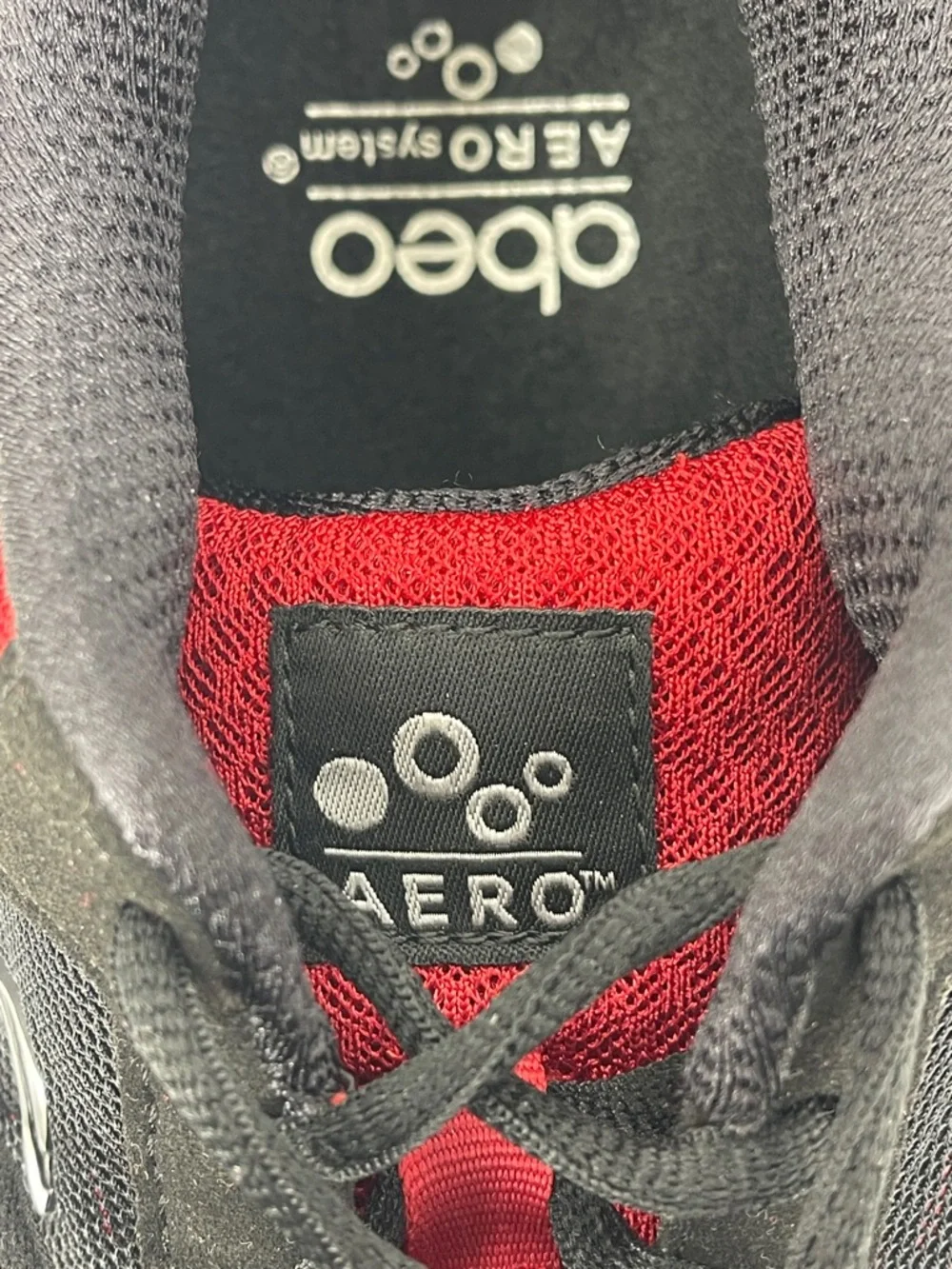 ABEO REGAL  Vibram Men's Red and Black Athletic Sneaker SIZE 9M LIKE NEW